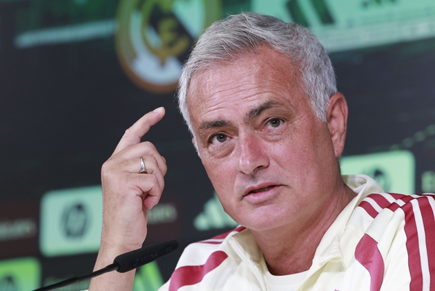 Jose Mourinho muốn Vinicius Junior b&ugrave;ng nổ hơn nữa. Ảnh: EPA/Chema Moya