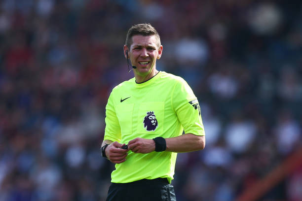 Trọng tài VAR Donohue mắc sai lầm nghiêm trọng ở derby Manchester . Ảnh: Charlie Crowhurst/Getty Images.