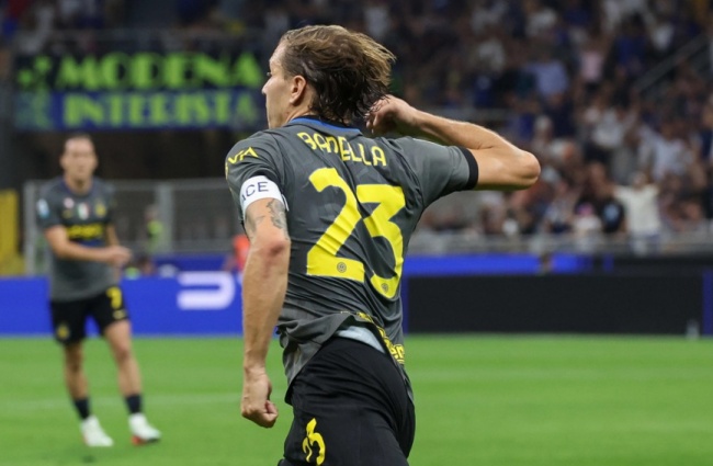 Barella ghi bàn cho Inter. Ảnh: EPA.