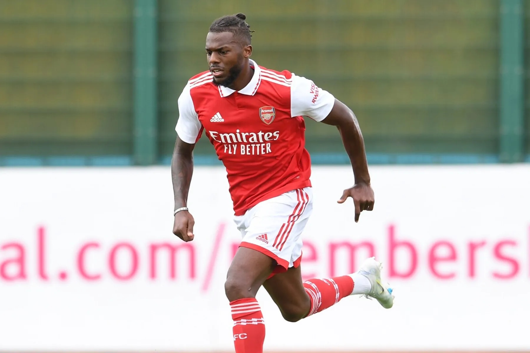 Ảnh bài viết "Hàng thải" của Arsenal được khen đủ đẳng cấp khoác áo Real Madrid