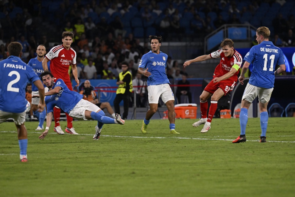 Ảnh bài viết Man City âm thầm săn mồi dưới cái bóng của Arsenal
