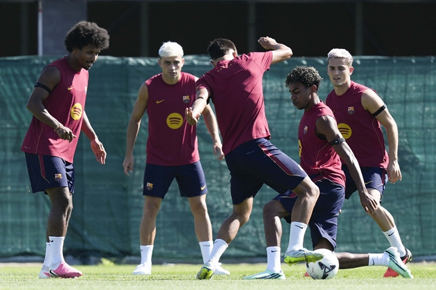 Barcelona quyết t&acirc;m gi&agrave;nh th&ecirc;m 1 chiến thắng ở La Liga. Ảnh: EPA