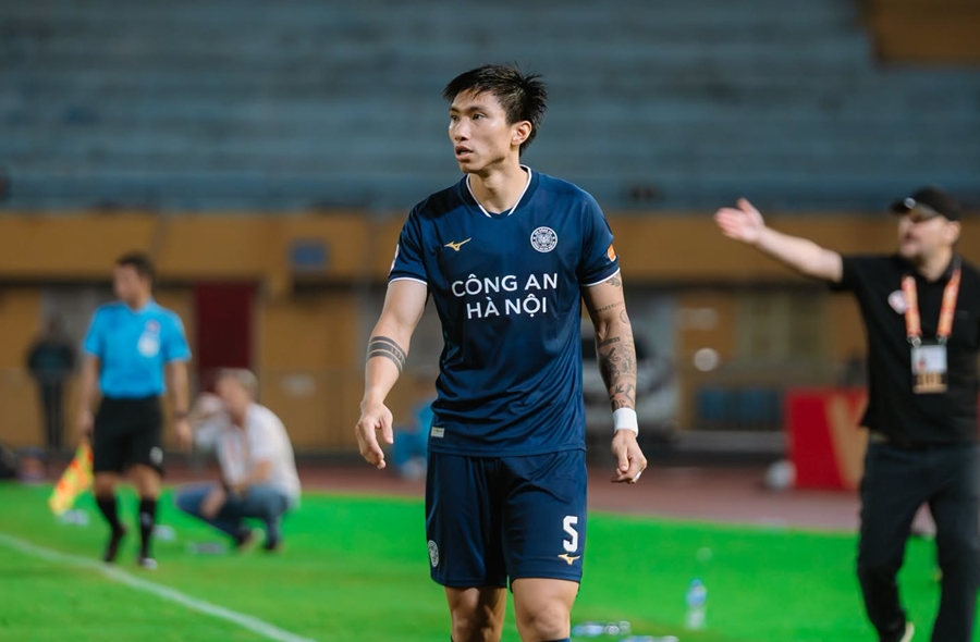 Đo&agrave;n Văn Hậu bị treo gi&ograve; 4 trận tại V-League. Ảnh: C&ocirc;ng an H&agrave; Nội FC.