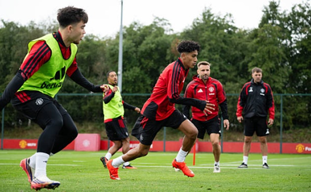Ảnh bài viết Lý do thần đồng JJ Gabriel kiên quyết rời Manchester United