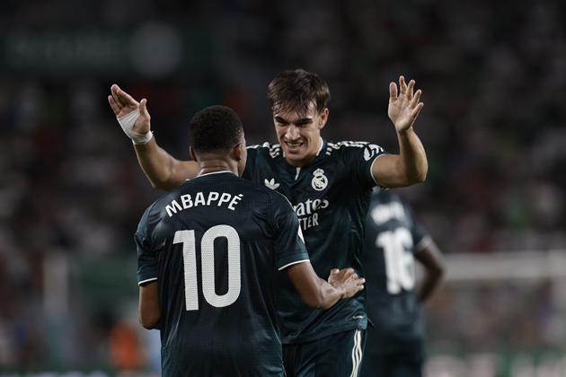 Ảnh bài viết Espi sắm vai người hùng, Real Madrid vượt ải Elche phút bù giờ