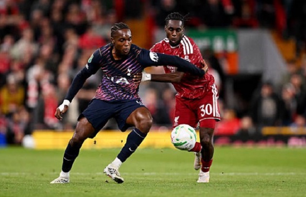 Jeremie Frimpong (6.0): Năng nổ dâng cao tấn công và nỗ lực phong tỏa cầu thủ chạy cánh đối thủ trong hiệp hai. Tuy nhiên, chất lượng các pha xử lý nhìn chung chưa cao. Ảnh: Liverpool FC/Liverpool FC via Getty Images.

Alexis Mac Allister (8.0): Mở tỷ số bằng cú sút vào góc cao đẹp mắt và kiến tạo bàn thứ hai. Ảnh: Gaspafotos/MB Media/Getty Images.

Trey Nyoni (7.0): Giữ nhịp trận đấu tốt, thi đấu ấn tượng ở vị trí tiền vệ thu hồi bóng. Ảnh: Jan Kruger/Getty Images.

James McConnell (6.0): Di chuyển nhiệt huyết, tích cực tranh chấp nhưng hiệu quả trong các pha bóng quyết định chưa có. Ảnh: Jan Kruger/Getty Images.

Lewis Koumas (7.0): Di chuyển rộng làm điểm tựa hàng công, tạo áp lực thể chất lên đối thủ. Ảnh: Gaspafotos/MB Media/Getty Images.

Rio Ngumoha (6.0): Góp công vào bàn mở tỷ số nhưng bị hậu vệ đối phương phong tỏa hiệp hai. Ảnh: Gaspafotos/MB Media/Getty Images.

Cody Gakpo (8.0) - Cầu thủ xuất sắc nhất trận. Thi đấu thăng hoa với một bàn thắng cùng hai đường kiến tạo thành bàn. Ảnh: Liverpool FC/Liverpool FC via Getty Images.