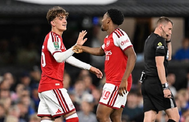 Thần đồng Dowman lại ghi dấu ấn với cú đúp bàn thắng. Ảnh: David Price/Arsenal FC via Getty Images.