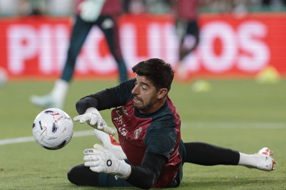 Thibaut Coutois: 6.6 điểm. Dù đã chơi nỗ lực nhưng vẫn không thể giúp Real Madrid giữ sạch lưới trước Elche. Ảnh: EPA Images.