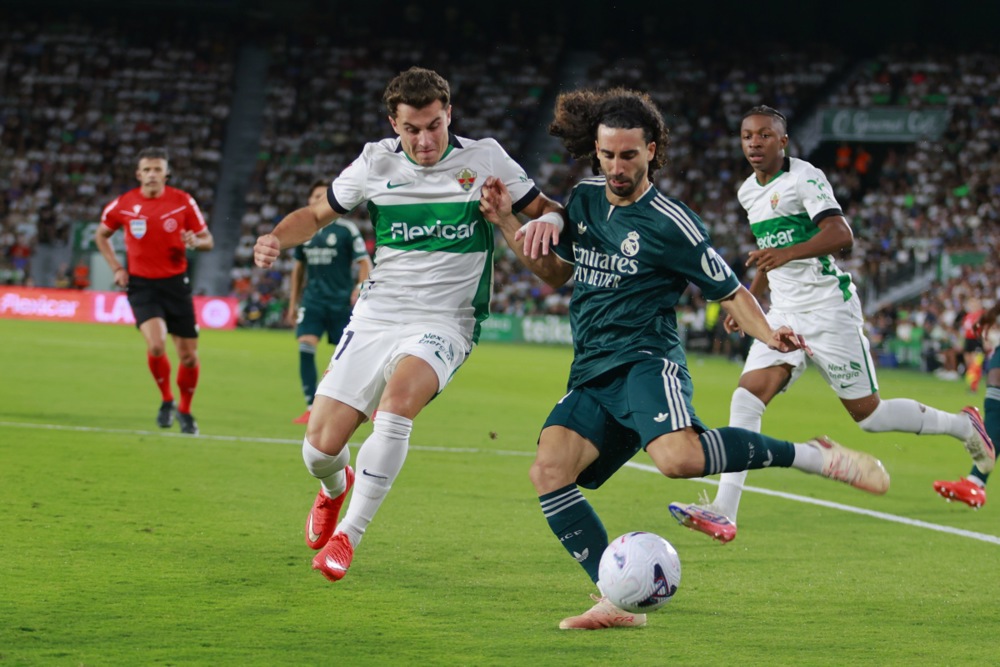 Marc Cucurella: 6.6 điểm. Tương tự TAA, Marc Cucurella đã không ngừng truy cản các pha lên bóng của đối phương nhưng vẫn không thể giúp Real Madrid giữ sạch lưới. Ảnh: EPA Images.