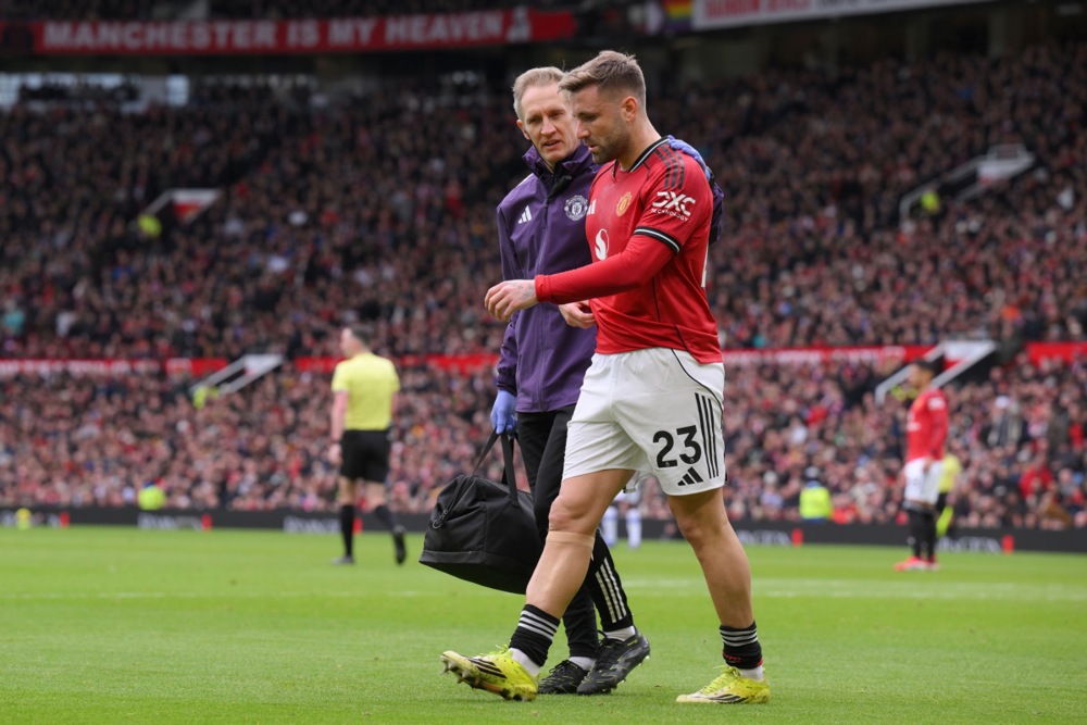 Tình hình thể trạng của Luke Shaw vẫn là vấn đề nhức nhối. Ảnh: EPA/Gary Oakley.