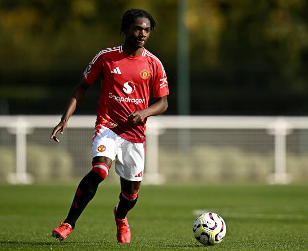 MU giữ ch&acirc;n vi&ecirc;n ngọc qu&yacute; Dante Plunkett. Ảnh: Harry Murphy/Manchester United via Getty Images.