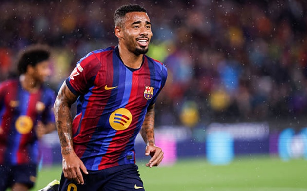 Gabriel Jesus - 7.1: Để lại dấu ấn ngay sau khi vào sân với siêu phẩm dứt điểm một chạm vào góc cao khung thành từ đường dọn cỗ của Yamal.(Ảnh: Getty Images)