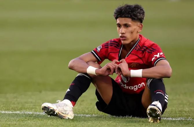 Ảnh bài viết JJ Gabriel, thần đồng 15 tuổi vừa đòi rời Man Utd có gì đặc biệt?