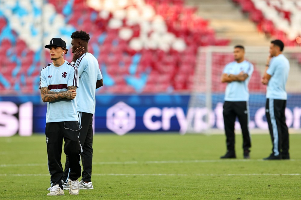 Garnacho đang phải dự bị ở Aston Villa. Ảnh: EPA.