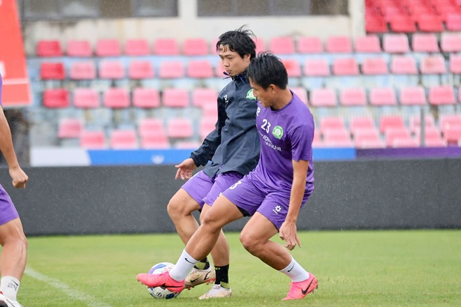 Công Phượng là ngôi sao đáng chú ý nhất của đội chủ nhà. Ảnh: Đồng Nai FC.