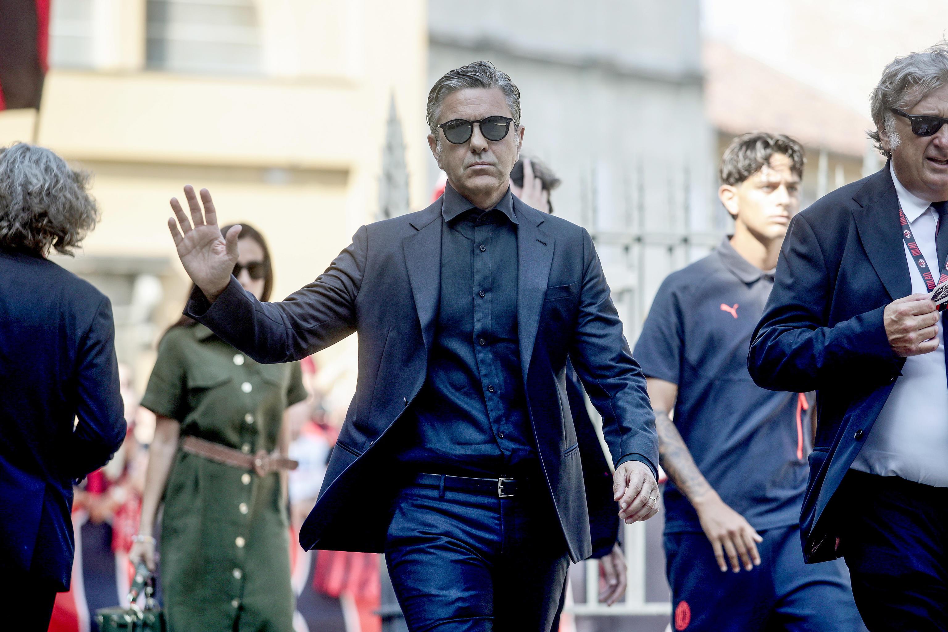 Costacurta nhớ cảm giác đứng dưới khán đài dốc đứng. (Ảnh: EPA Images)