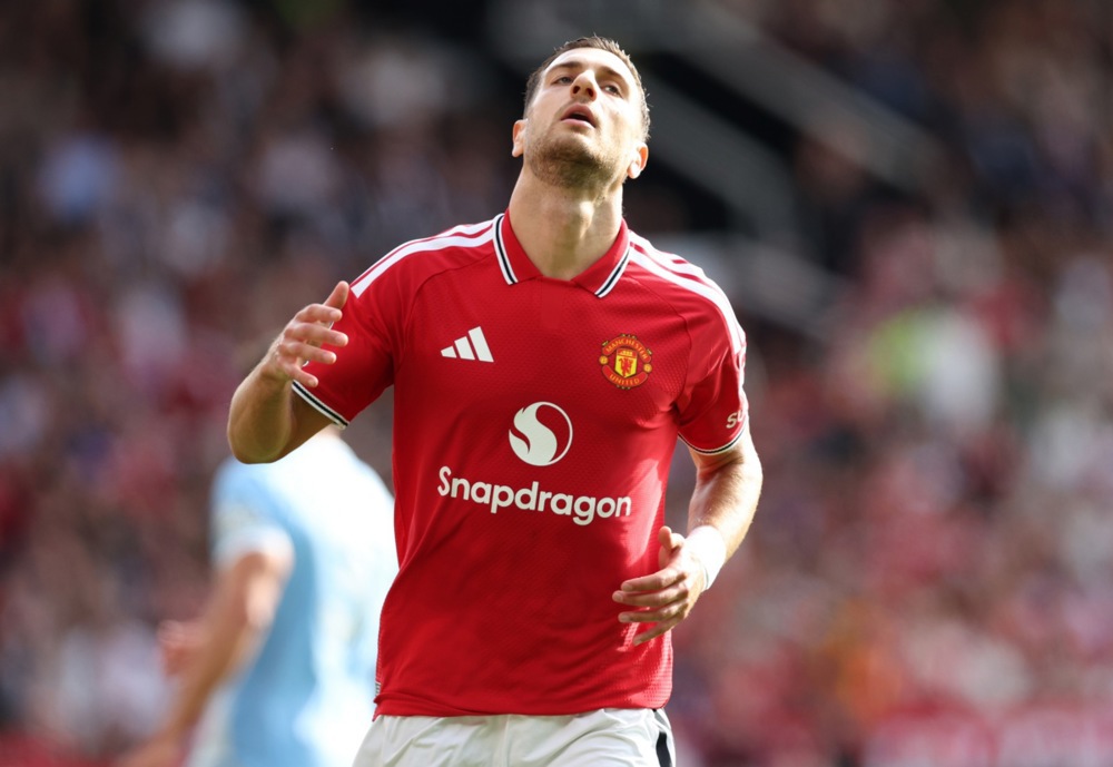 Ảnh bài viết Đã đến lúc Carrick thay Dalot bằng mầm non của Carrington
