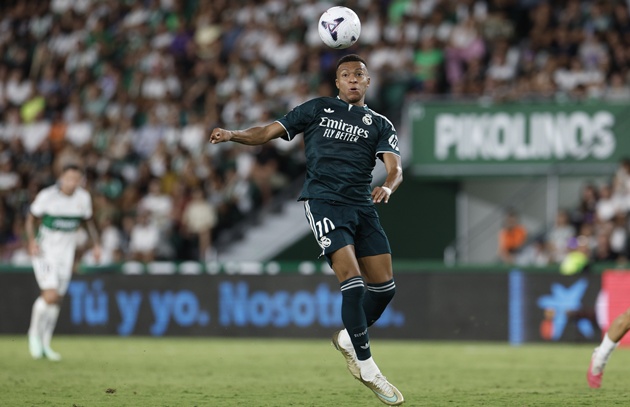 Ảnh bài viết Rời bỏ Nike, Mbappe bắt tay cùng Federer và Thierry Henry