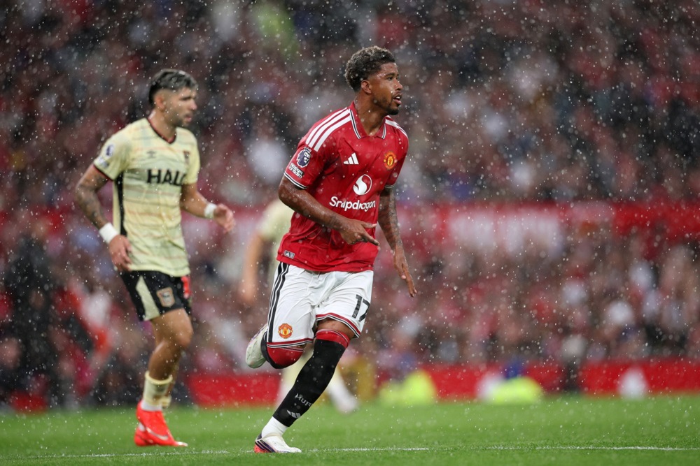 Andrey Santos chưa đáp ứng sự kỳ vọng nơi NHM Man United. Ảnh: EPA Images.