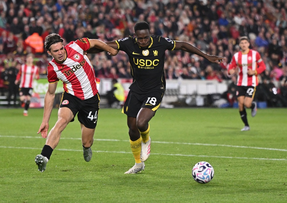 Danny Welbeck &ndash; 5 điểm: Ho&agrave;n to&agrave;n &ldquo;mất h&uacute;t&rdquo; tr&ecirc;n h&agrave;ng c&ocirc;ng trong trận đầu ti&ecirc;n đ&aacute; ch&iacute;nh tại Ngoại hạng Anh cho CLB. Sự vắng mặt của Jo&atilde;o Pedro đ&atilde; để lại khoảng trống qu&aacute; lớn. Ảnh: EPA.