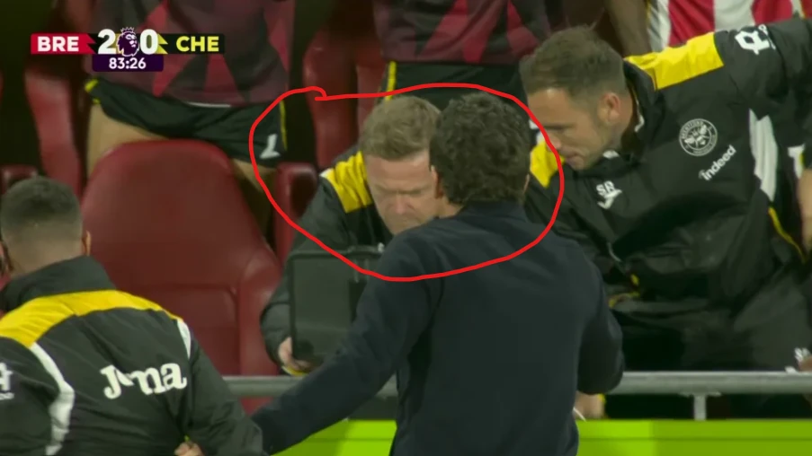 Damien Duff l&agrave;m trợ l&yacute; HLV ở Brentford. Ảnh: Mitchell Hall/The Sun.