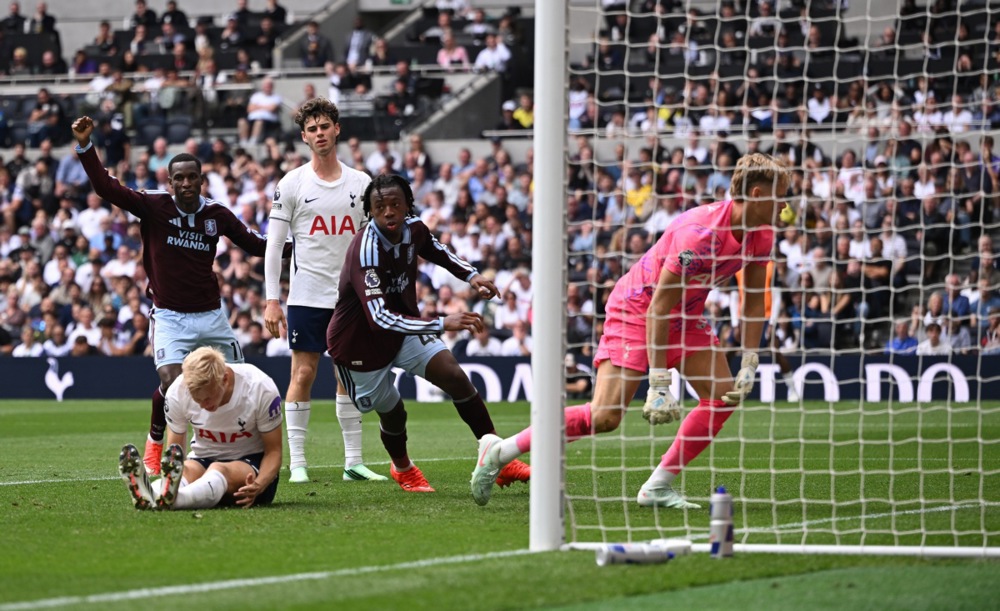 Tottenham Hotspur để thua trận thứ 3 chỉ sau 5 v&ograve;ng đấu của Ngoại hạng Anh m&ugrave;a giải 2026/27. Ảnh: EPA. 