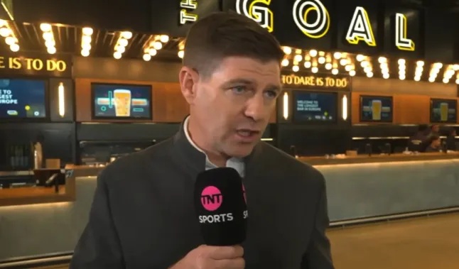Gerrard cho rằng MU vẫn ph&ugrave; hợp với c&aacute;c cầu thủ trẻ. Ảnh: EPA.