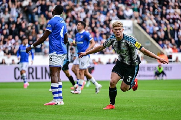 Ảnh bài viết Chịu 18 cú sút hiệp hai, Newcastle vẫn hạ Hull City 2-1