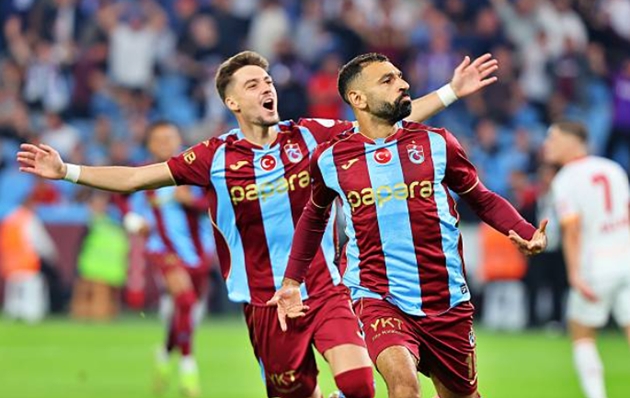 Salah tỏa sáng rực rỡ trong chiến thắng đậm của Trabzonspor. Ảnh: Hamza Onder Kuloglu/Anadolu qua Getty Images