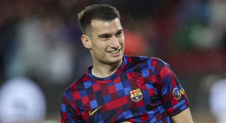 Dominik Livakovic - 7.2 điểm: D&ugrave; phải v&agrave;o lưới nhặt b&oacute;ng, thủ th&agrave;nh người Croatia đ&atilde; chứng minh gi&aacute; trị bằng hai pha cứu thua quan trọng khi thế trận giằng co. Ảnh: Gongora/Getty Images.