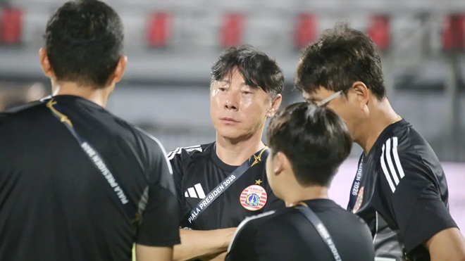 Shin Tae-yong đ&atilde; t&aacute;i xuất b&oacute;ng đ&aacute; Indonesia ở cấp độ CLB. Ảnh: Bola.