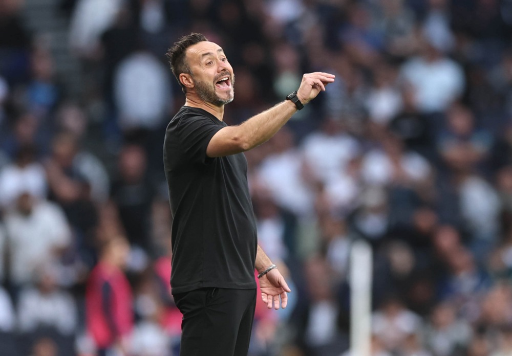 Ảnh bài viết Roberto De Zerbi từ chối nói chuyện với các cầu thủ Tottenham, kêu gọi các 'lãnh đạo' hãy 'dẫn dắt' đội bóng.