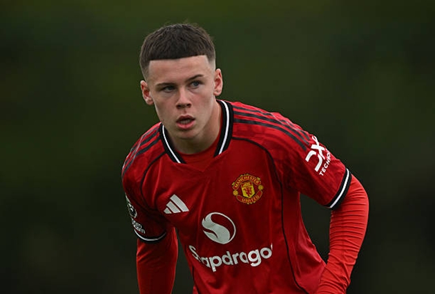 Kai Rooney đang c&oacute; sự tiến bộ vững chắc ở đội trẻ Man Utd. Ảnh: Anthony Devlin/Manchester United via Getty Images