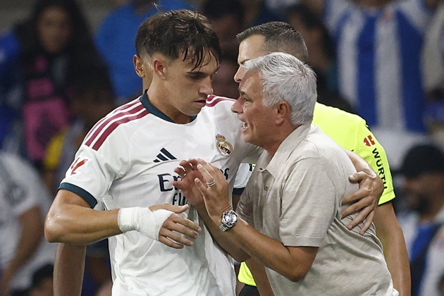 Carlos Espi ph&ugrave; hợp với lối chơi của Jose Mourinho. Ảnh: EPA/Quique Garcia