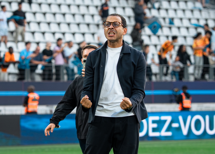 Ảnh bài viết Lý do HLV Rosenior nổi điên gây xô xát ở Ligue 1