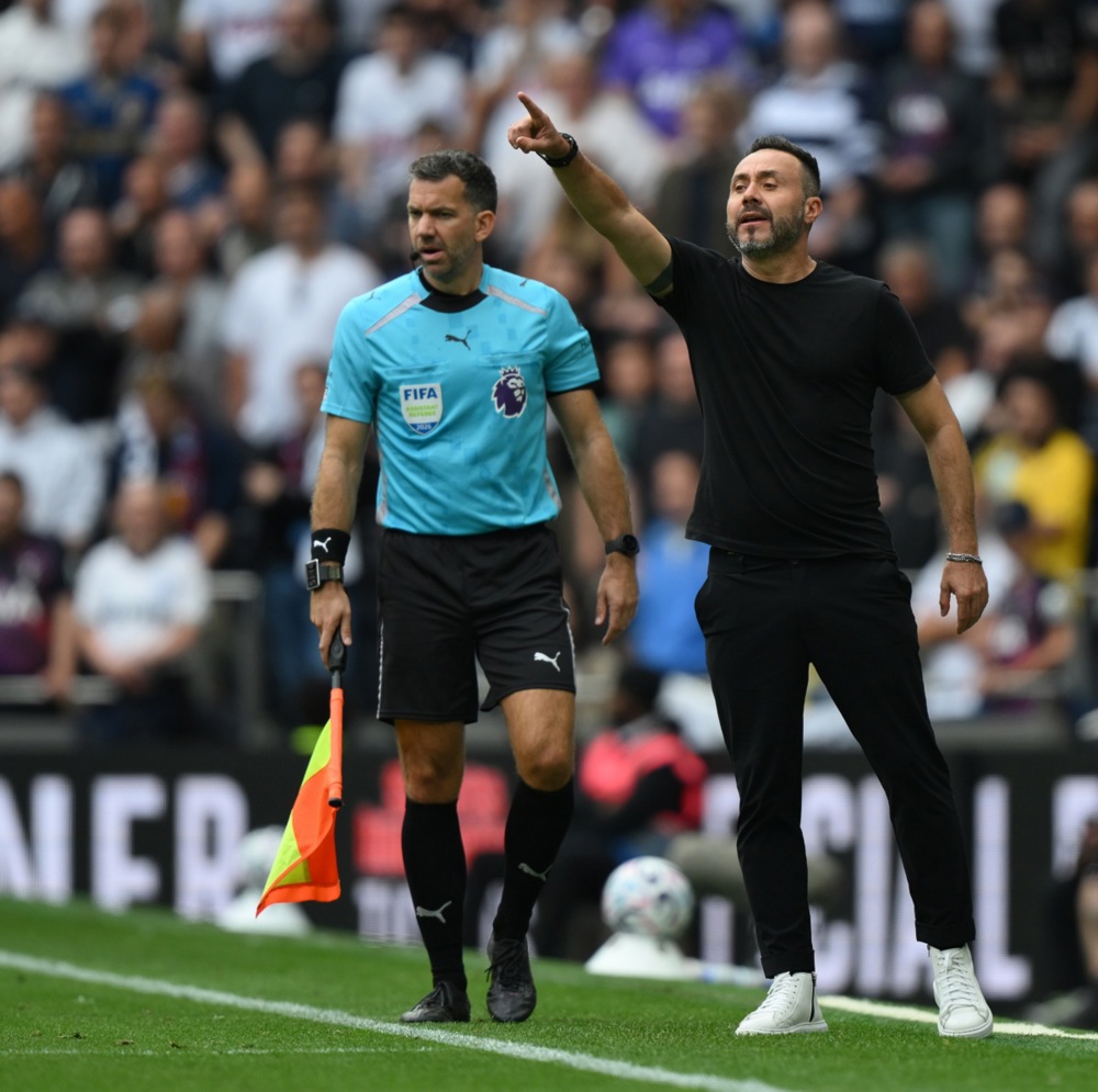 Những thay đổi của HLV Roberto De Zerbi kh&ocirc;ng đem đến nhiều hiệu quả trước Aston Villa. Ảnh: EPA/Daniel Hambury.