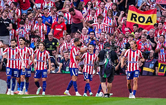 Atletico Madrid gi&agrave;nh chiến thắng kịch t&iacute;nh trước Real. Ảnh: Oscar J. Barroso/Europa Press via Getty Images.
