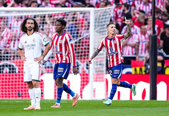 Grimaldo mở điểm cho Atletico với c&uacute; s&uacute;t phạt đền chuẩn x&aacute;c. Ảnh: Oscar J. Barroso/Europa Press via Getty Images.