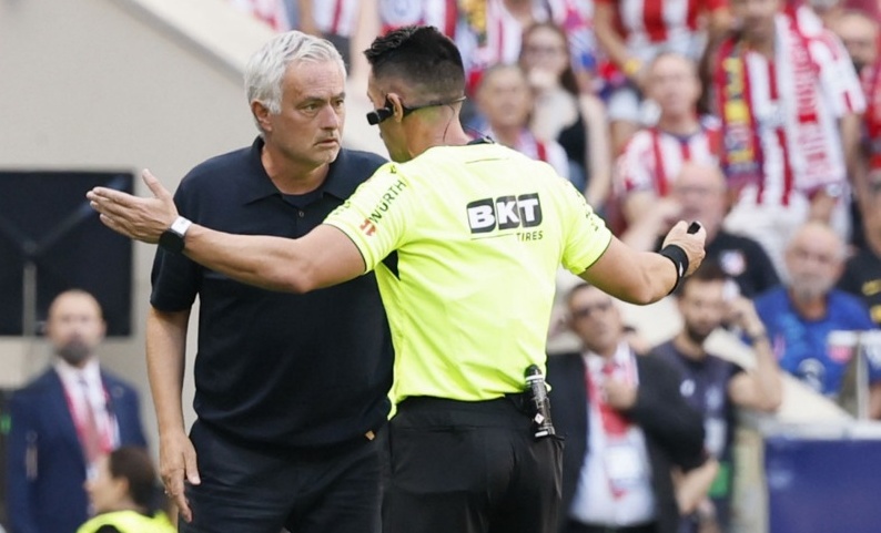 Ảnh bài viết Real thua Atletico, Mourinho công kích tổ trọng tài và phòng VAR