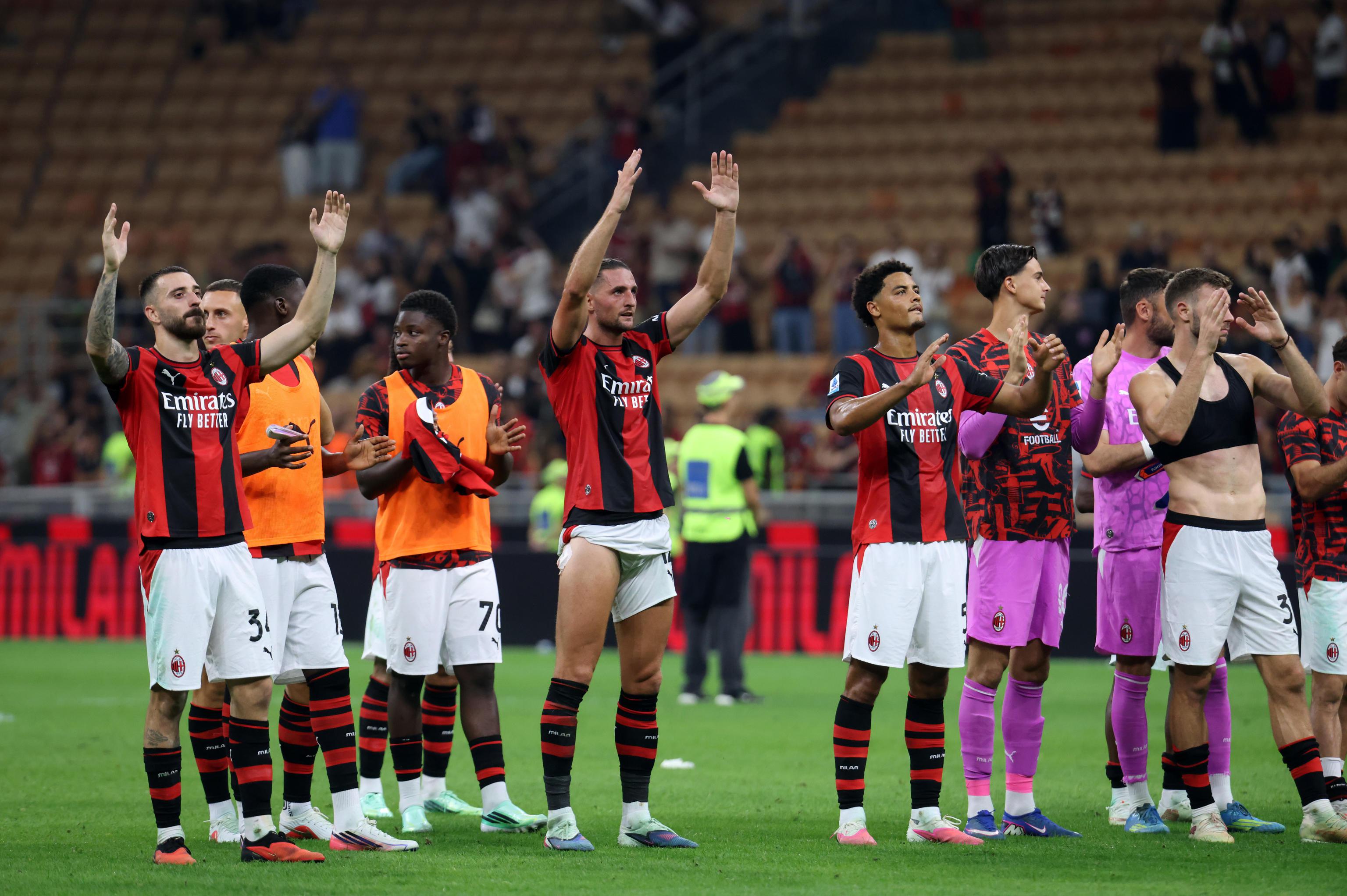 AC Milan vẫn đang bất bại tại đấu trường Serie A. Ảnh:  EPA/MATTEO BAZZI