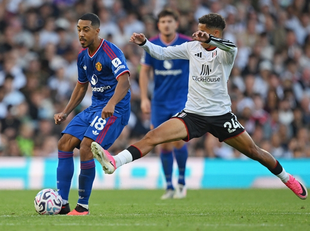 Ảnh bài viết Saha mắng MU thi đấu không thể chấp nhận trước Fulham