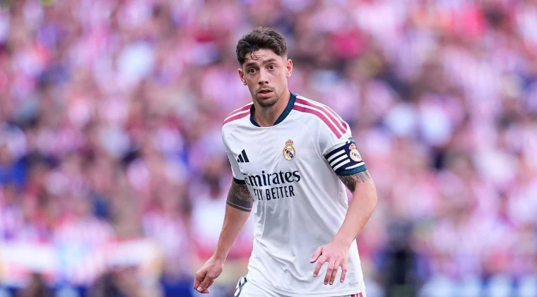 Federico Valverde - 6.2 điểm: Mờ nhạt so với kỳ vọng lớn đặt vào vai trò thủ lĩnh tuyến giữa. Tiền vệ người Uruguay thiếu đi sự nhạy bén trong khâu phòng ngự từ xa và không thể giúp đội nhà thiết lập quyền kiểm soát thế trận. Ảnh: Dennis Agyeman/Getty Images.