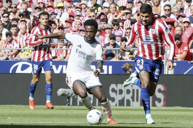 Vinicius Junior - 5.7 điểm: Màn trình diễn dưới sức của ngôi sao người Brazil. Vinicius bế tắc trong khâu tấn công biên, thiếu hỗ trợ phòng ngự khiến Cucurella bị cô lập. Ảnh: EPA.