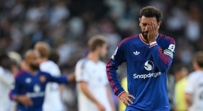 Ảnh bài viết Neville mắng MU "thảm hại" vì màn đi bộ trước Fulham