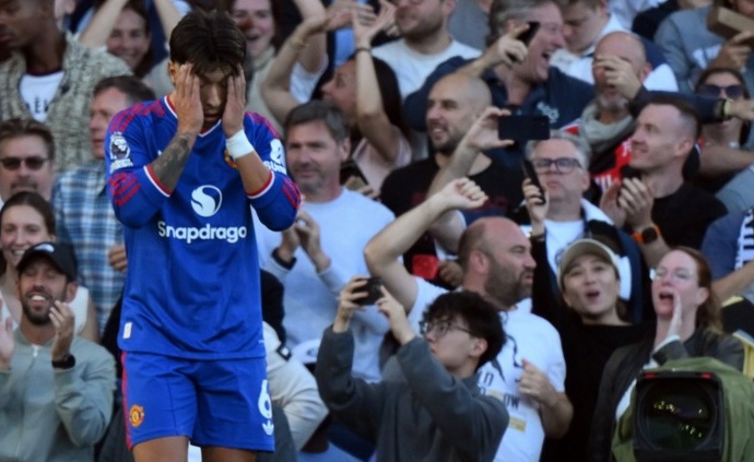 Ảnh bài viết CĐV Man United nổi đóa vì Martinez đổ lỗi cho Senne Lammens
