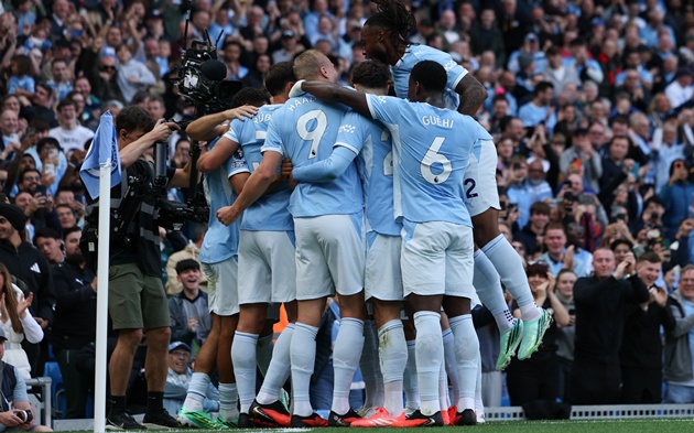 Man City chiếm đầu bảng sau khi Arsenal thua Brighton. (Ảnh: EPA Images)