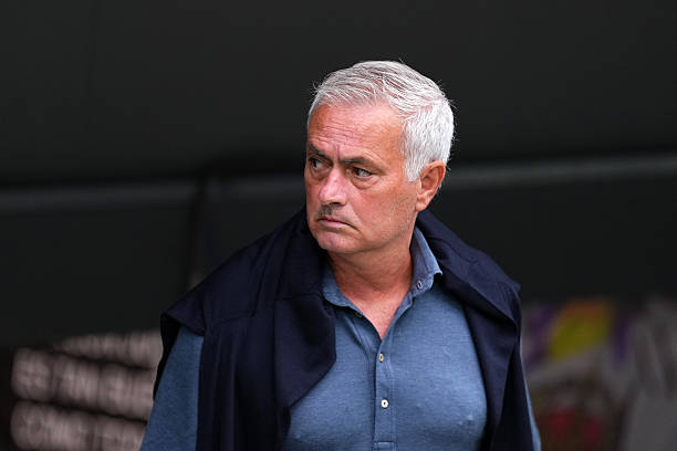 Mourinho phải t&igrave;m giải ph&aacute;p kh&aacute;c cho tuyến giữa. Ảnh: Angel Martinez/Getty Images.