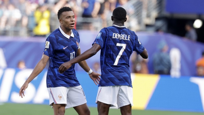 Ảnh bài viết Upamecano đứng ngoài cuộc tranh cãi giữa Mbappe và Dembele