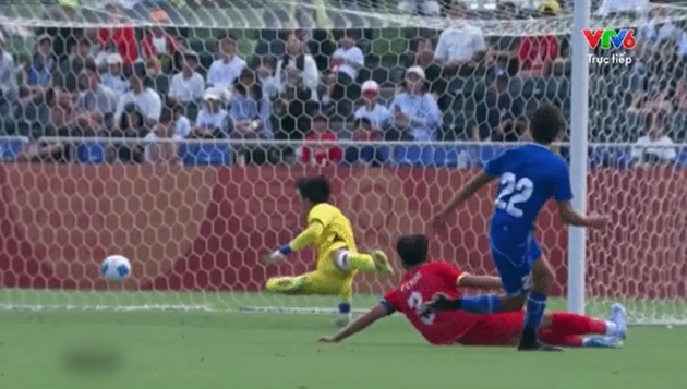 Nurlan Ibraimov ấn định tỷ số 2-0 cho U23 Uzbekistan. Ảnh: Chụp màn hình VTV6