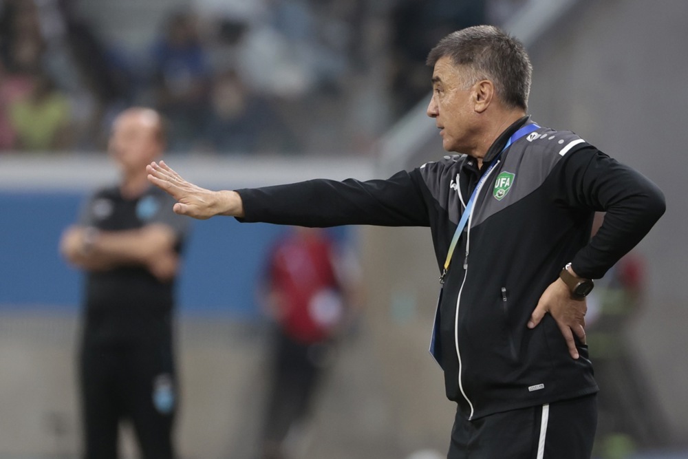 HLV U23 Uzbekistan đ&aacute;nh gi&aacute; cao lối chơi của U23 Việt Nam. Ảnh: EPA.